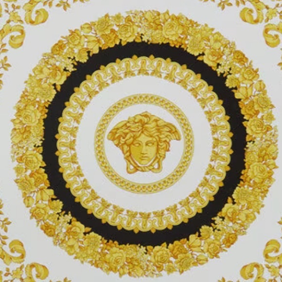 AUTHENTIC VERSACE BAROCCO PUZZLE MEDUSA.  🔥Host Pick🔥 - Picture 4 of 13